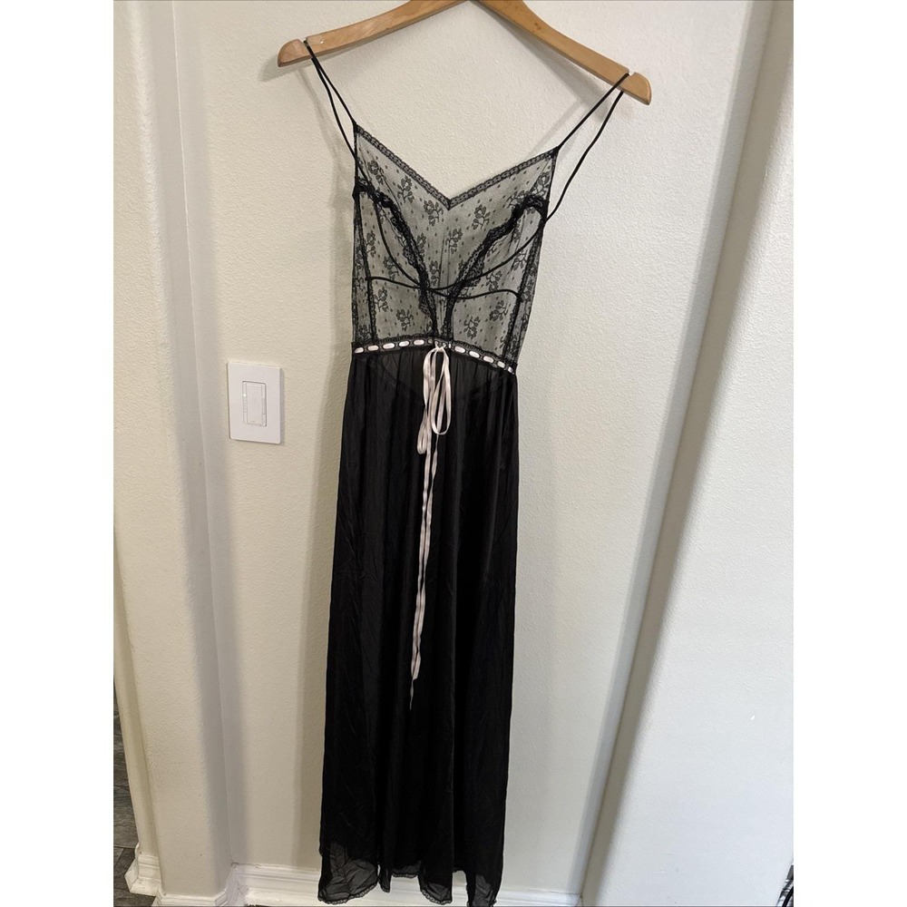Vintage 70's La‎ Femme De Vanity Fair Nylon Nightgown Size 30 Black Lace